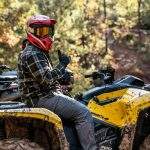 ORV-ATV-MY23-5-UTE-OUT-XT-700-NeoYellow-Lifestyle-AK-01344-RGB-4096×2304