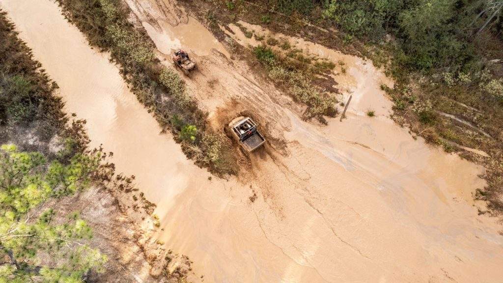 ORV-ATV-MY23-5-UTE-OUT-X-MR-700-LegionRed-Action-DJI-0309-RGB-4096×2304